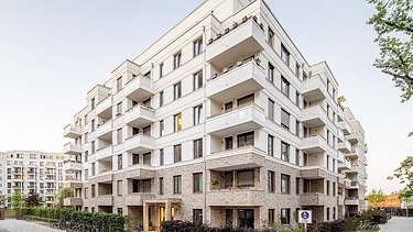 Ansicht eines Eckgebäudes des Außenansicht des Stadtquartiers Südkreuz in Berlin-Schöneberg