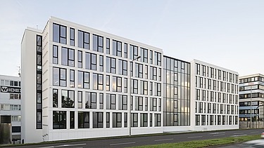 Das Innovation Center in Stuttgart, Sicht von der Straße