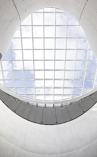 Close-up of a light eye of the S21 underground station