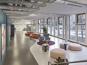 Foto neue Innenräume im sanierten Bürogebäude Z2 von ZÜBLIN in Stuttgart