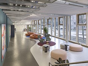 Foto neue Innenräume im sanierten Bürogebäude Z2 von ZÜBLIN in Stuttgart