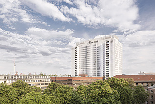 Außenansicht eines Krankenhaus