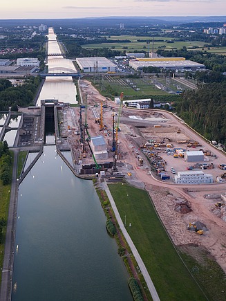 Aerial view of the construction of the Kriegenbrunn lock