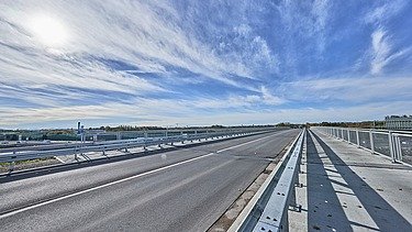 Foto neugebaute Autobahnbrücke A99 Aschheim 