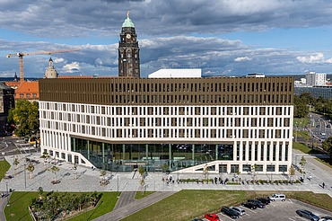 Frontalansicht des neue Verwaltungszentrums - Stadtforum Dresden mit heller und brauner Fassade