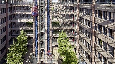 Frontal view into the atrium of the ZÜBLIN building in Stuttgart