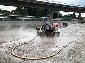 Foto von einer Baumaschine zum Abfräsen