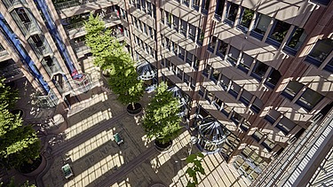Side view into the atrium of the ZÜBLIN building in Stuttgart