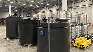 Extinguishing agent tanks.