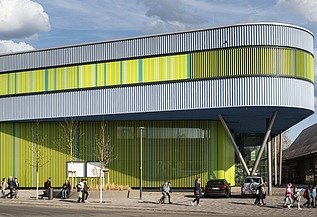 Photo exterior view of the newly built family pool in Bornheim near Frankfurt 