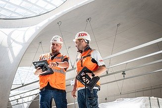 Bild von einem Bauteam auf der Baustelle