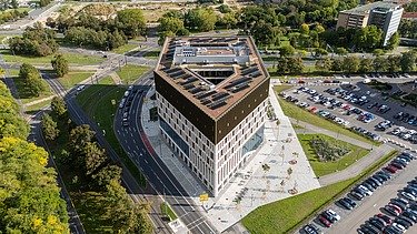 Luftaufnahme der Spitze des neuen Verwaltungszentrums - Stadtforum Dresden