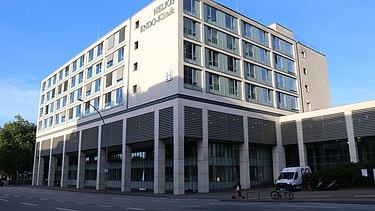 Bild einer Außenansicht von einem Krankenhaus