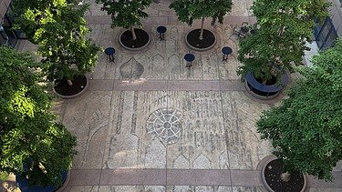 Aufnahme des Mosaiks im Atrium des ZÜBLIN Hauses in Stuttgart