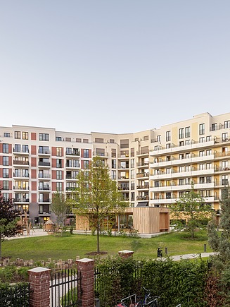 Exterior view and inner courtyard of Stadtquartier Südkreuz