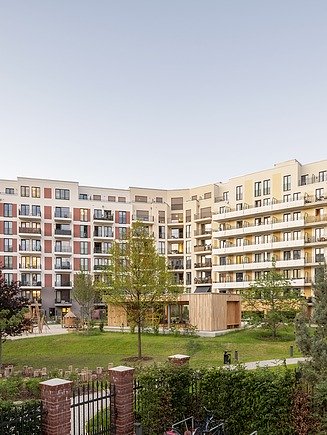 Exterior view and courtyard of the Südkreuz urban quarter