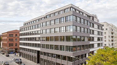 Ansicht eines Eckgebäudes des Außenansicht des Stadtquartiers Südkreuz in Berlin-Schöneberg