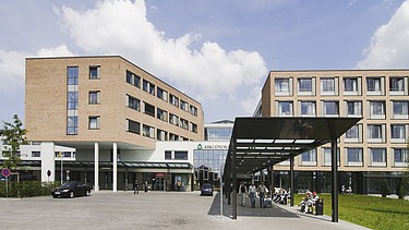 Picture of a hospital from the outside