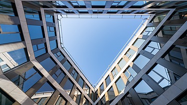 View of the sky from the inner courtyard of the new administration center - Stadtforum Dresden