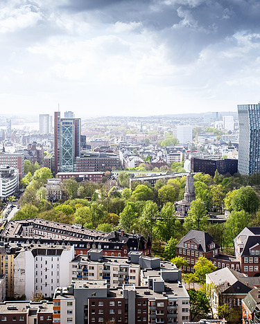 Foto von Hamburg mit St. Pauli, dem Hafen und den tanzenden Türmen und der Elbe