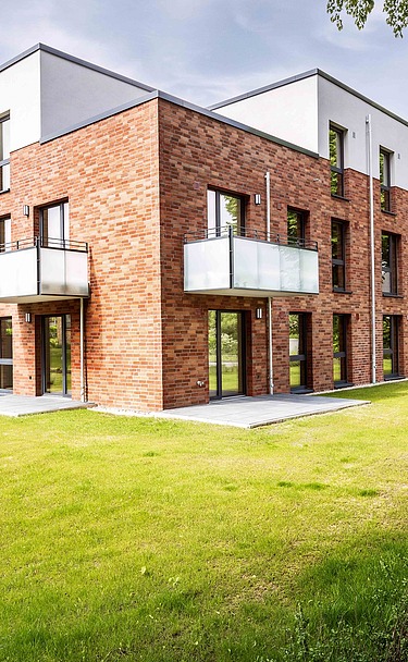 Außenansicht auf ein Gebäude der Neubauwohnungen CONCEPT Heikendorf