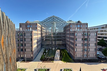 View of the ZÜBLIN house with pond