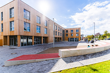Außenaufnahme Universität Wiiten/Herdecke  mit Holzfassade