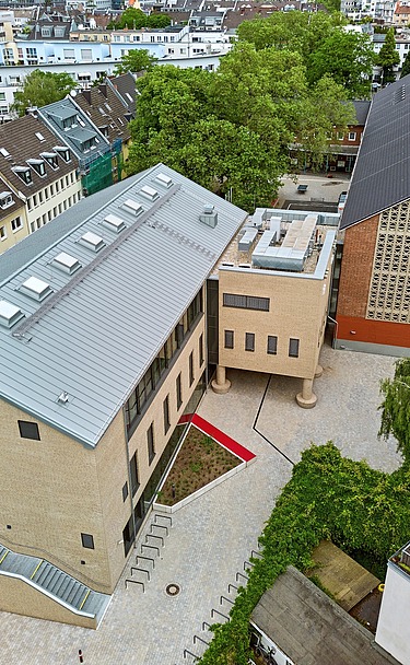 Vogelperspektive auf den Erweiterungsbau der IGIS Integrierte Gesamtschule Köln Innenstaft