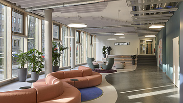 Foto neue Innenräume im sanierten Bürogebäude Z2 von ZÜBLIN in Stuttgart