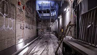 Photo of a scaffold in the track bed of the stop
