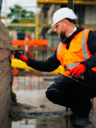 3D concrete printing on a construction site and a worker repairs the wall