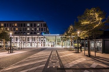 Nachtaufnahme des Universitätsklinikums in Jena
