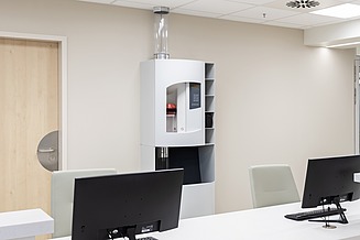 An example of a pneumatic tube system in a hospital