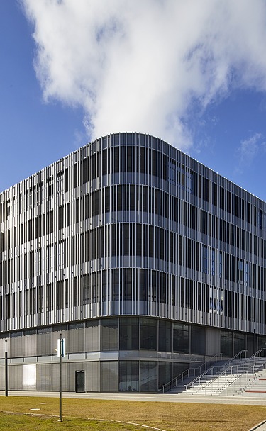 Exterior view of Bielefeld University by day