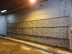 Foto einer Wand mit Betonflächen