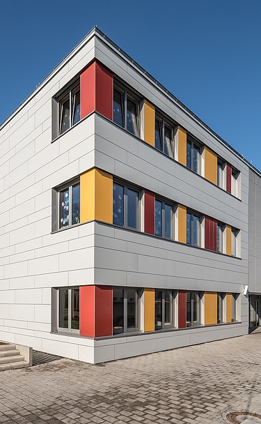 Bild der Außenansicht der Gesamtschaftschule 6 in Erfurt