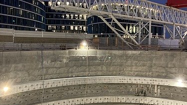 Sicht auf den Schacht beim Flughafen Stuttgart, des ARGE Flughafentunnels