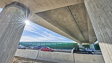 Foto neugebaute Autobahnbrücke A99 Aschheim 