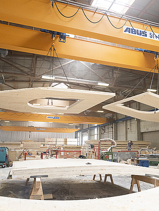 Photo Wall elements made of LENO cross-laminated timber on the crane at the ZÜBLIN Timber plant in Aichach