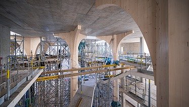 Picture with a view of four wooden columns