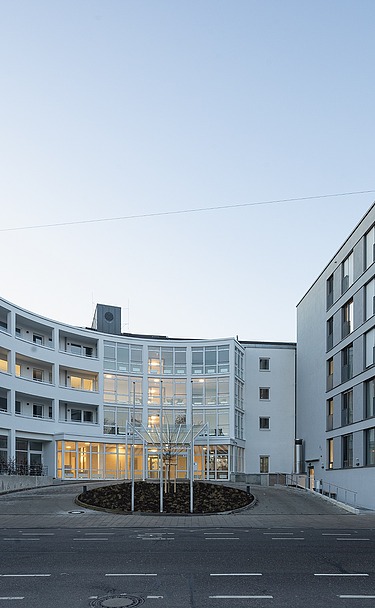 Foto Sanierter Bestandsbau des Seniorenheims Dreifaltigkeitshof in Ulm