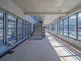Innenausbau im Treppenhaus mit Markanter Treppe