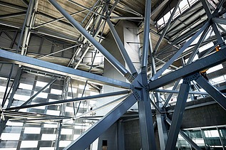 Close-up of the steel structures of the Amager Bakke project