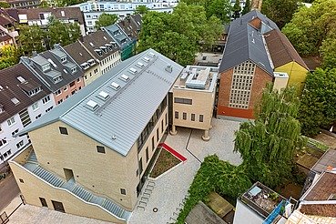 Vogelperspektive auf den Erweiterungsbau der IGIS Integrierte Gesamtschule Köln Innenstaft