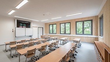 Picture of a classroom with wooden walls from MOLENO®