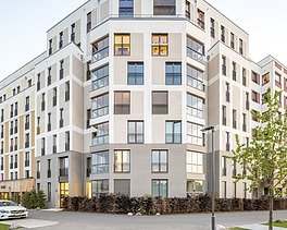 View of a corner building of the exterior view of the Südkreuz district in Berlin-Schöneberg