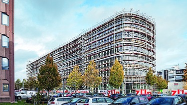 Photo exterior view of the ZÜBLIN Z2 office building renovation site in Stuttgart