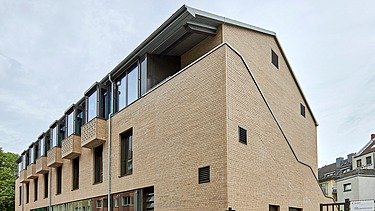Erweiterungsbau der IGIS Gesamtschule Köln mit Blick auf den Eingang