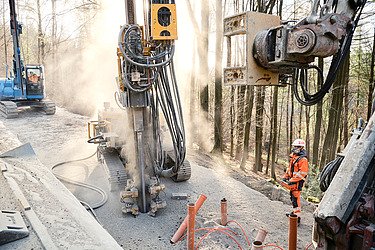 Picture of a rotary drilling machine in action