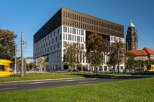 New administration center - Stadtforum Dresden - View from the street